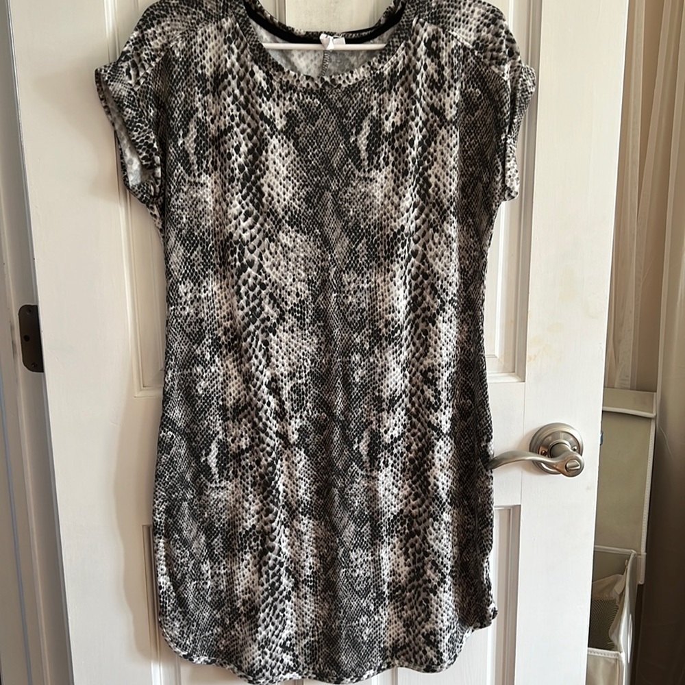 Short sleeve dress
